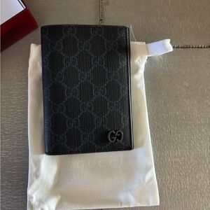 Gucci Leather passport holder/wallet